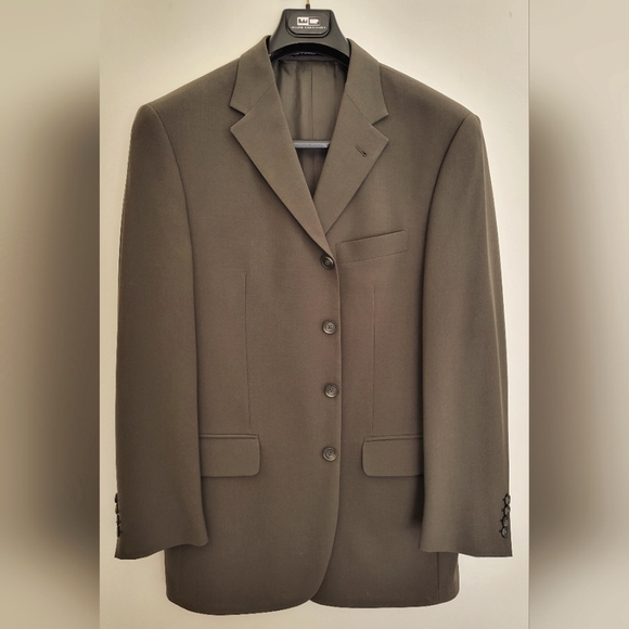 Almost New Men's Suit - 40 - Picture 1 of 14